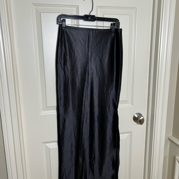 PrettyLittleThing Shiny Black Skirt - Picture 1 of 3